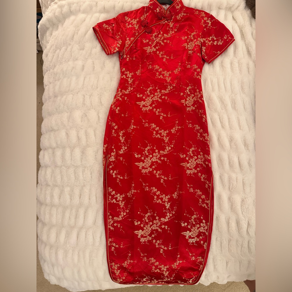 Siruiyi Traditional Chinese dress: Red and gold, size M